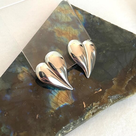 Sterling Silver 925 1.19" Asymmetrical Curved Puffy Heart Stud Earrings - Picture 4 of 16